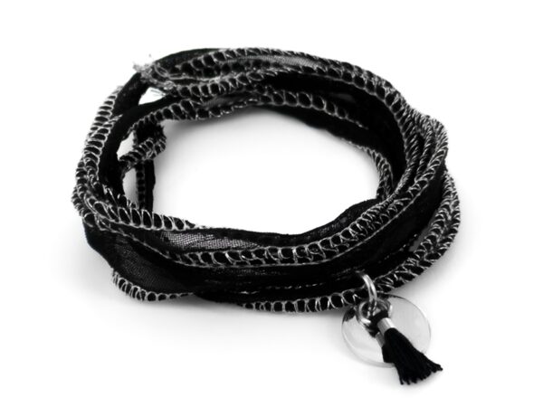 Bracelet soie noire pompon noir et petite médaille acier à personnaliser | Couleur pompon : Noir