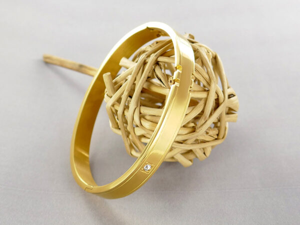 Bracelet jonc acier doré orné d'un cristal