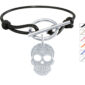 Bracelet cordon ajustable coloré avec fermoir T agrémenté d'une pampille tête de mort (27mm) en acier inoxydable argenté