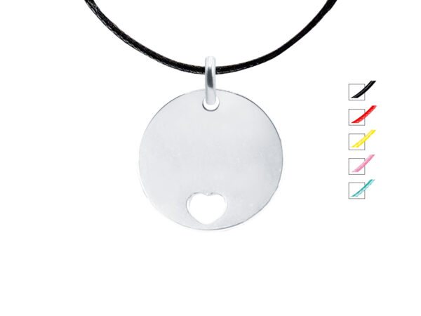 Collier cordon ajustable décoré d'une médaille ronde avec cœur ajouré en acier inoxydable argenté