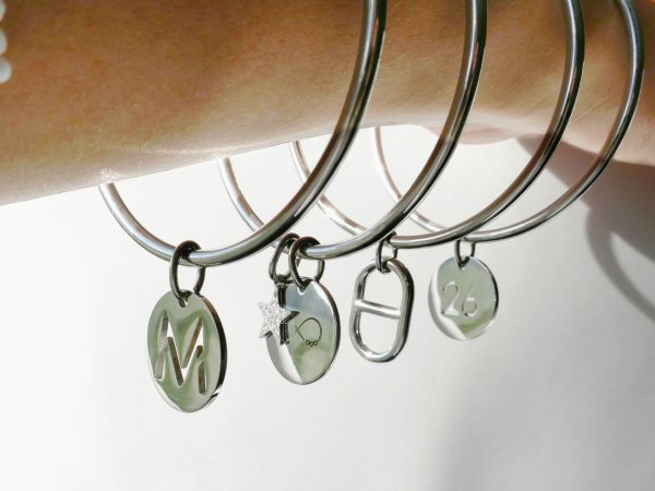 Jonc rigide médaille ronde à personnaliser (20mm) et étoile oxydes de zirconium en acier inoxydable doré