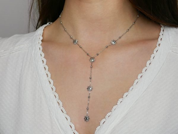 Collier cravate soleils en acier inoxydable argenté