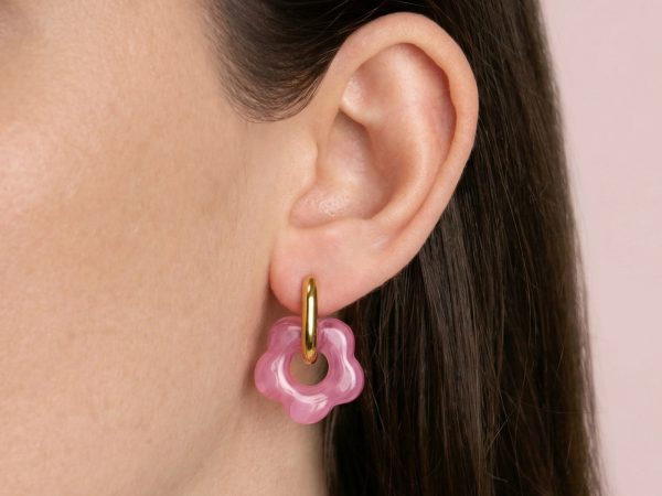 Créoles ovalisées fleur colorée en acier inoxydable doré