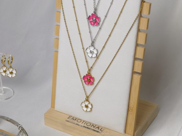 Prêt à vendre Création EMOTIONAL 22 Bijoux fleur de Sakura (4 colliers/4 Bracelets /4 Bagues/2 paires de Boucles d'oreilles/8 joncs) en acier inoxydable argenté et doré / Support offert