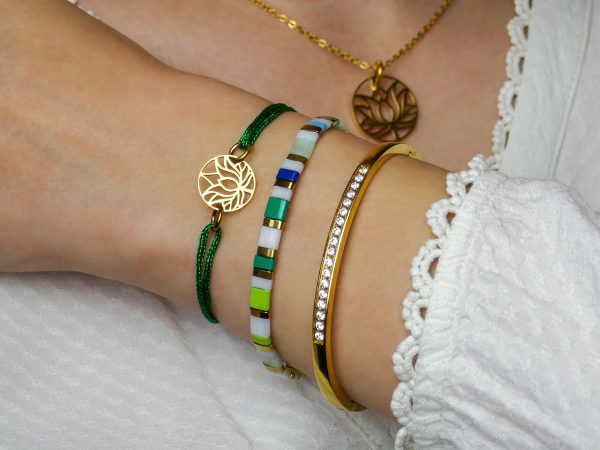 Bracelet élastique agrémenté de perles japonaises colorées