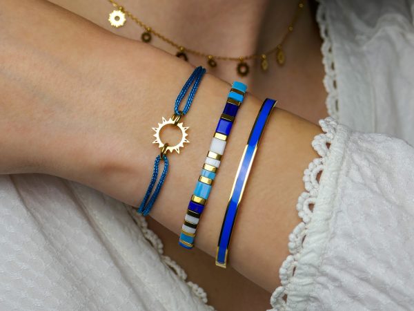 Bracelet élastique agrémenté de perles japonaises colorées