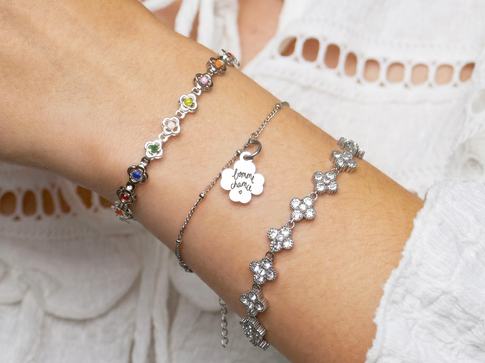 Bracelet maille boule alternée petit trèfle acier doré à personnaliser