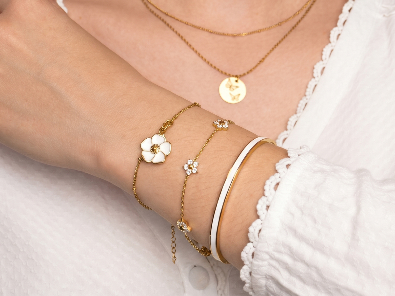 Bracelet fleurs oxydes de zirconium en acier inoxydable doré