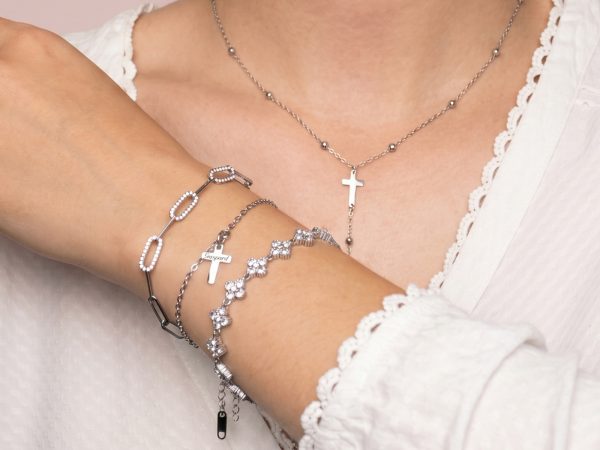 Bracelet maille trombone avec oxydes de zirconium blancs en acier inoxydable argenté