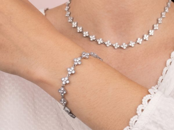 Collier trèfle 4 feuilles cristaux fantaisie en acier inoxydable argenté