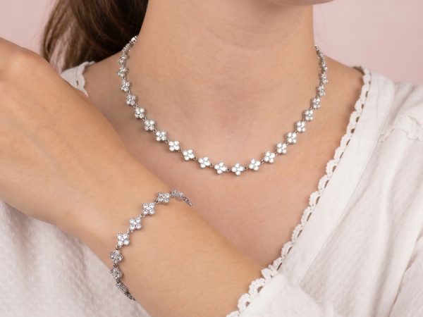 Collier trèfle 4 feuilles cristaux fantaisie en acier inoxydable argenté