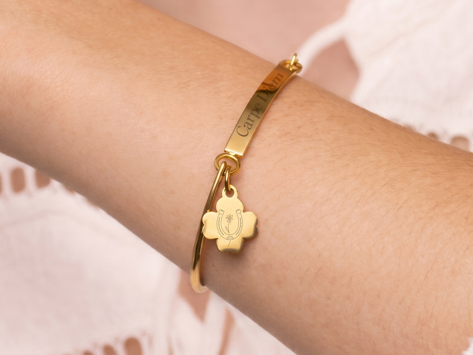 Bracelet jonc gourmette acier doré trèfle à personnaliser