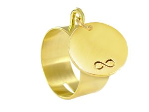 Bague tube rehaussée d'une médaille ronde avec signe infini ajouré en acier inoxydable doré