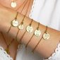 Bracelet chaînette agrémenté d'une médaille ronde avec étoile ajourée en acier inoxydable doré