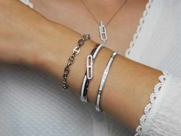 Jonc articulé maille marine rehaussé de cristaux fantaisie et émail blanc en acier inoxydable argenté