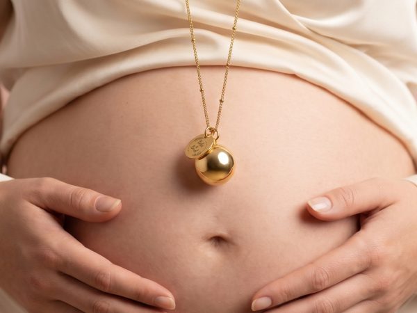 Collier maille boule alternée en acier inoxydable orné d'un pendentif BOLA de grossesse en cuivre - coloris doré