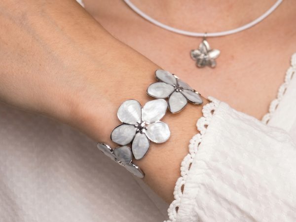 Jonc ajustable fleurs colorées en acier inoxydable argenté
