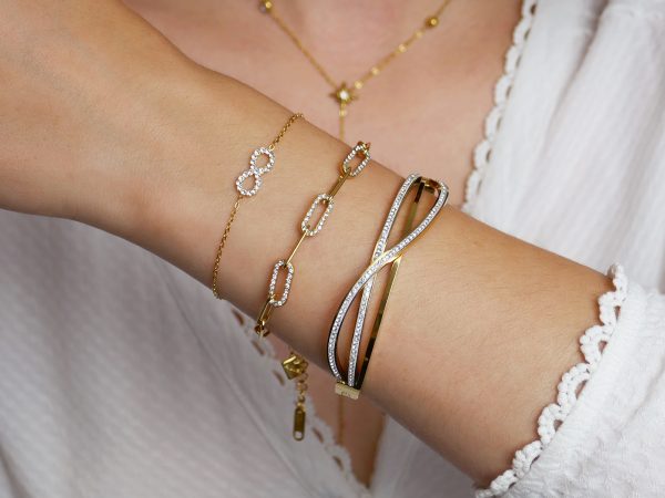 Bracelet signe infini oxydes de zirconium en acier inoxydable doré