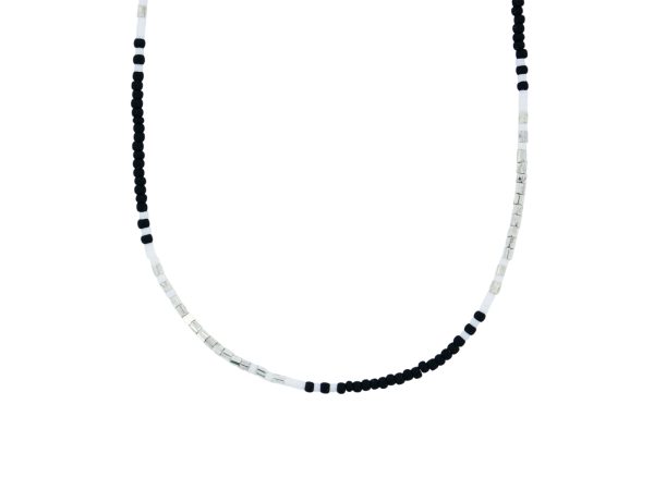 Collier agrémenté de perles japonaises colorées
