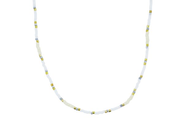 Collier agrémenté de perles japonaises colorées
