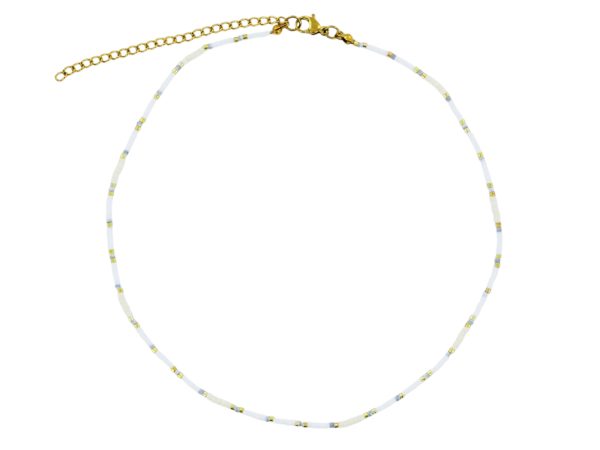 Collier agrémenté de perles japonaises colorées