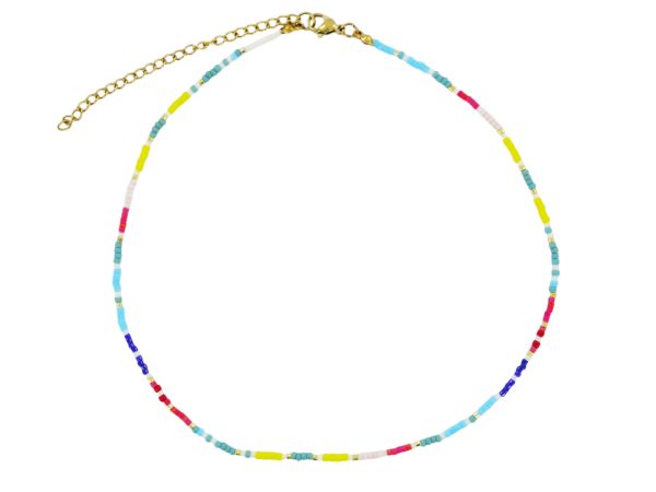 Collier agrémenté de perles japonaises colorées