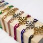 Bracelet ajustable cordon pailleté avec grande croix occitane en acier inoxydable doré